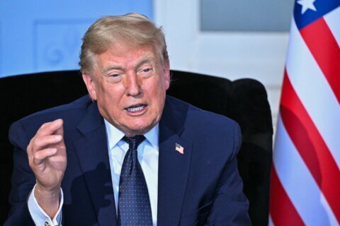 Trump obliga a las empresas estadounidenses a fabricar más armas