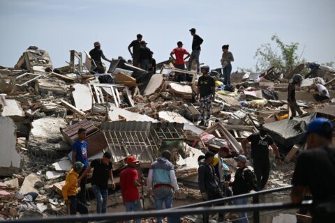 Aumenta cifra de muertos a 1,450 en Venezuela mientras predomina la desesperación tras terremotos