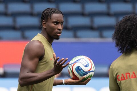 Sobre el final del partido, Canadá le mete un gol a Sudáfrica y clasifica a octavos