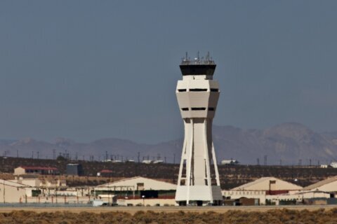 Mueren 8 personas al estrellarse un bombardero B-52 en la Base Aérea Edwards