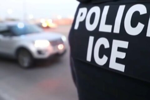 Critican millonaria inyección de dinero para la agenda de deportaciones de Trump