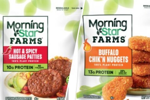Retiran populares nuggets y hamburguesas de salchicha veganas por presencia de plásticos