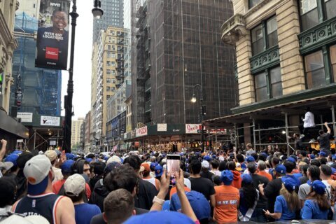 En vivo: Nueva York celebra el histórico campeonato de los Knicks con un multitudinario desfile