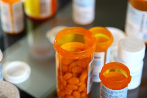 Estados presionan a gestores de medicamentos para planes médicos en busca de bajar precios