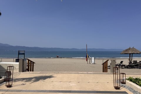 Cocodrilo mata a hombre en playa turística de México frente a una pareja de EEUU que vacacionaba