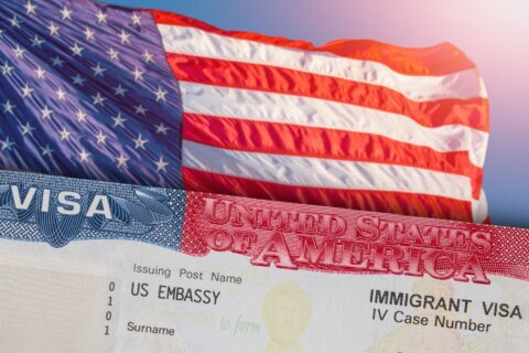 Por $750, podrías tener entrevista expedita para visas en ciertas embajadas, según AP