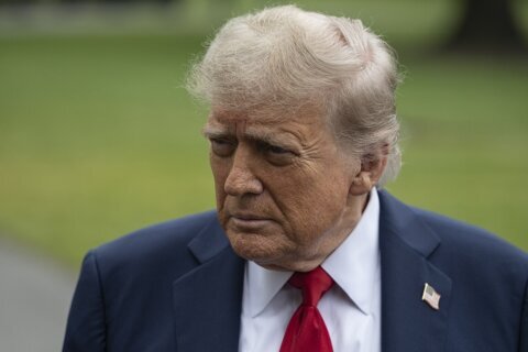Trump dice que firmará acuerdo con Irán este domingo para finalizar la guerra y abrir estrecho de Ormuz