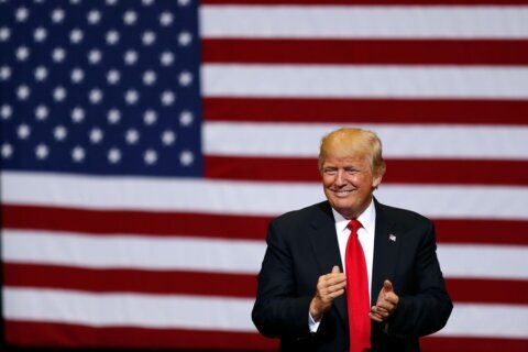 Trump convierte arranque de festejos por los 250 años de EEUU en un mitin de campaña
