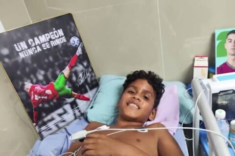 Tras perder a su familia en los terremotos de Venezuela, este niño recibió un emotivo mensaje de Ronaldo