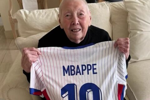 ‘¡Son mis amigos!’: abuelita recibe sorpresa y promesa de la selección de Francia si ganan