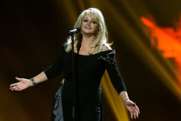 FILE - Singer Bonnie Tyler performs her song "Believe in Me" during a rehearsal for the final of the Eurovision Song Contest at the Malmo Arena in Malmo, Sweden on May 17, 2013. (AP Photo/Alastair Grant, File)