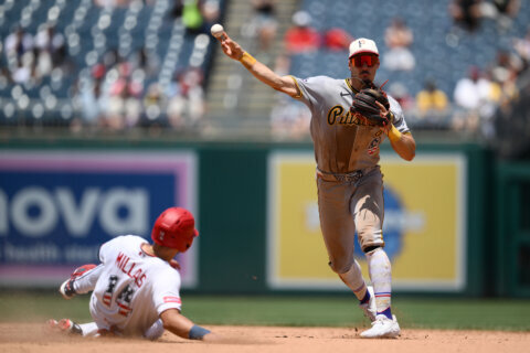 Ashcraft wins 4th straight start as Pirates topple Nationals 7-1