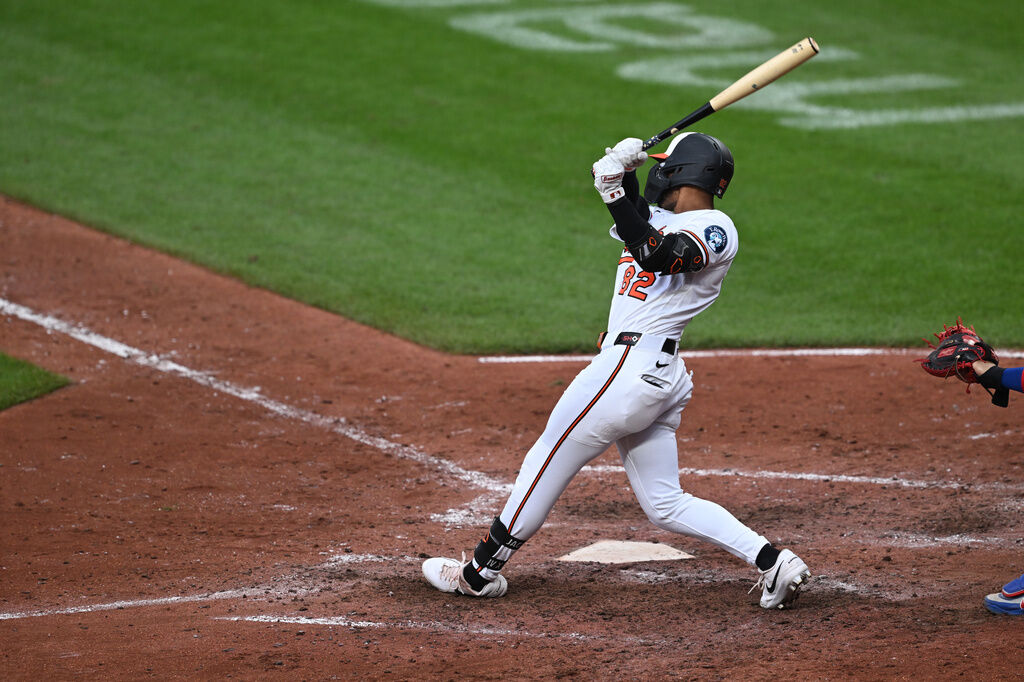 Jackson’s big hit in the 8th helps the Orioles avoid a sweep, 3-2 over the Cubs