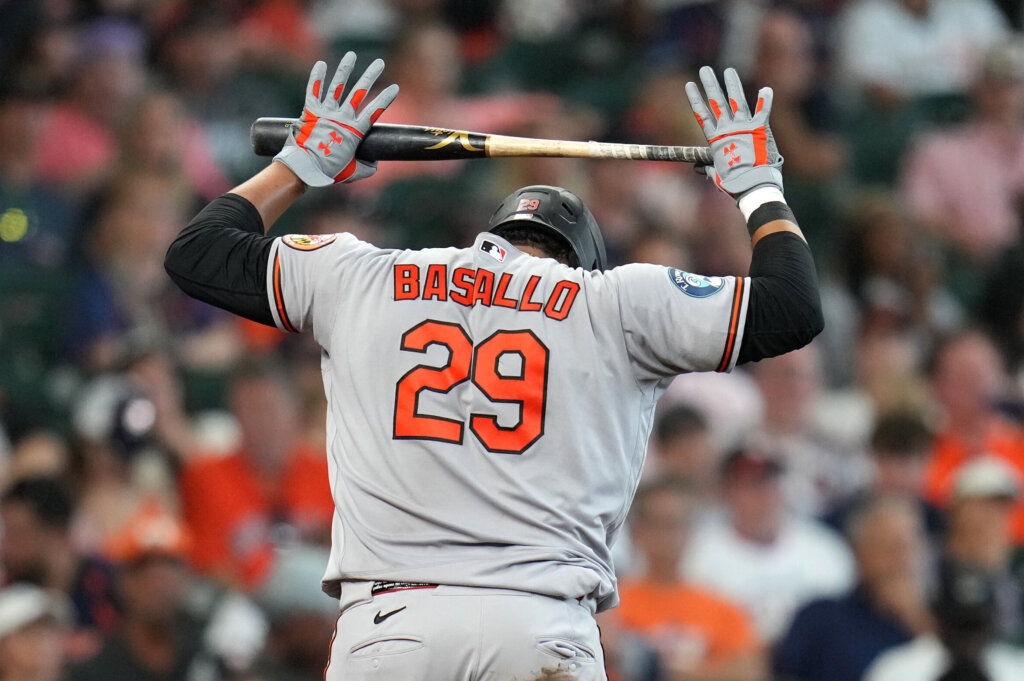 Beavers leads off 10th with pinch double to lift the Orioles past the Rays, 3-2