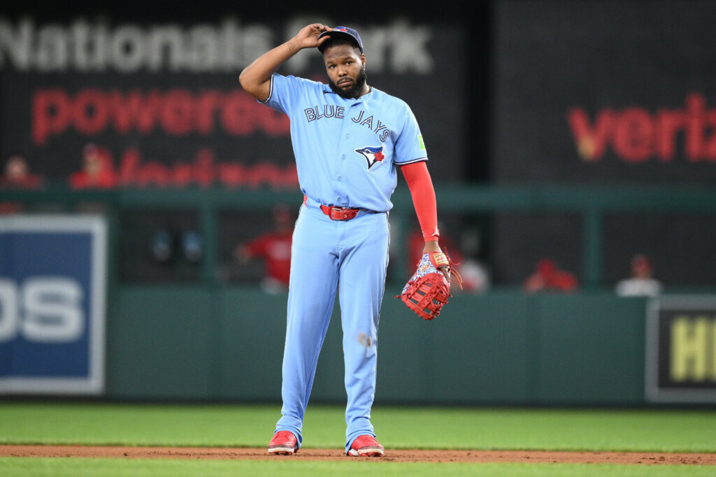 Blue Jays slugger Vladimir Guerrero Jr. leaves game with right hamstring tightness