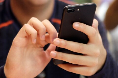 One Tech Tip: How to soothe thumb pain when texting and scrolling