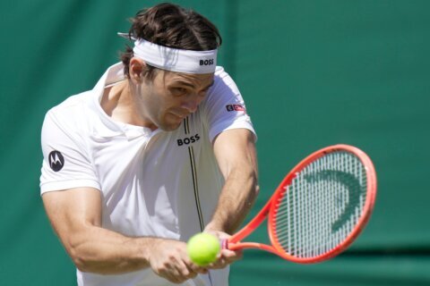 Taylor Fritz wins match and style points at Wimbledon. De Minaur also advances