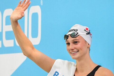 Summer McIntosh breaks women’s 200-meter butterfly world record at Canadian trials