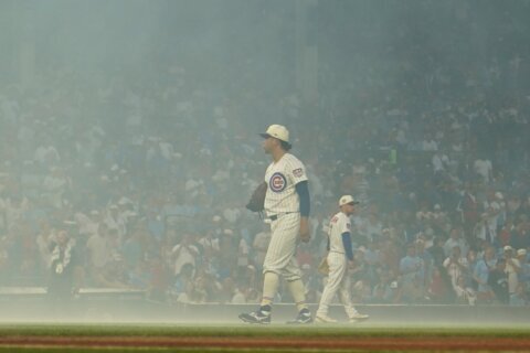 Cubs fans sing `Take Me Home, Country Roads’ during fog delay at Wrigley Field