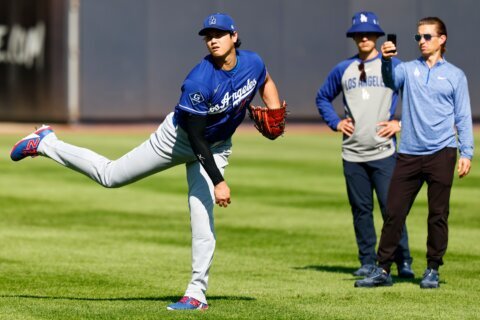 Shohei Ohtani skips bullpen session and won’t throw off mound until irritated left knee feels 100%
