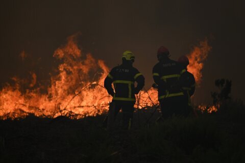 Wildfire forces another 55,000 people to evacuate in southwest France