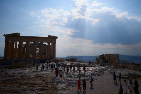 Man stabs tourists near the Acropolis in Athens, Greece