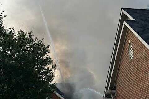 2 firefighters injured in fire at Howard Co. townhouses