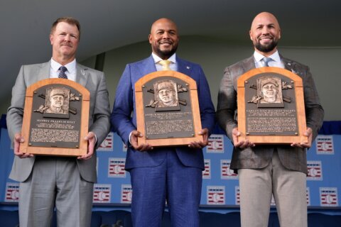 Beltrán, Jones and Kent pay tribute to home and family during Baseball Hall of Fame inductions