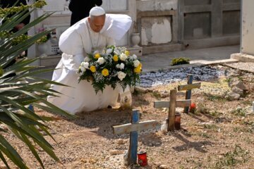 Pope Leo XIV pays tribute at the cemetery