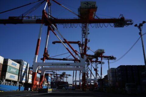 Survey shows Japan’s business sentiment improving for a 5th straight quarter
