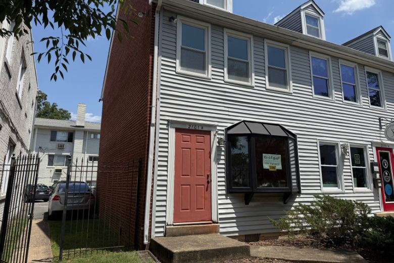Alexandria record store devastated by floods finds new location