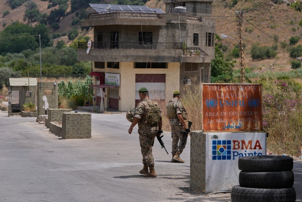 Trump promises US help for Lebanon during a White House meeting with its president