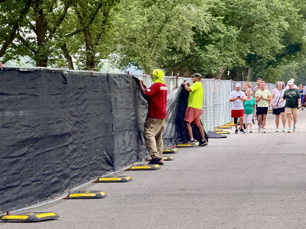 National Mall visitors frustrated by detours and fencing obscuring Reflecting Pool