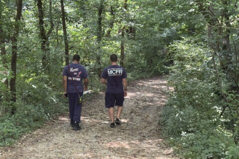 Search launched in Potomac River after 3 run from Clara Barton Parkway vehicle stop