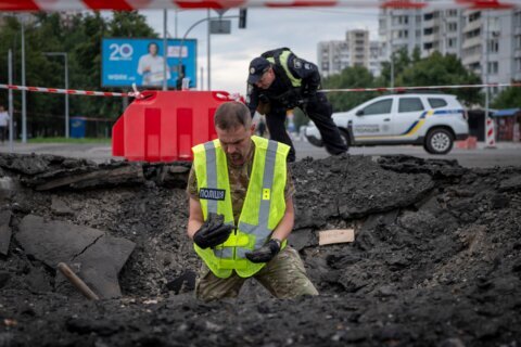 Russian attacks kill 6 and wound 29 as Ukrainian forces target oil tankers