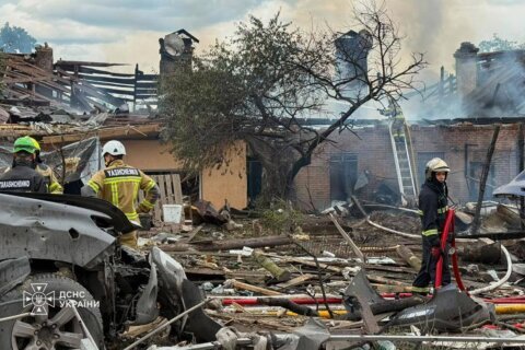 Latest Russian and Ukrainian attacks kill a total of 15 people, officials say