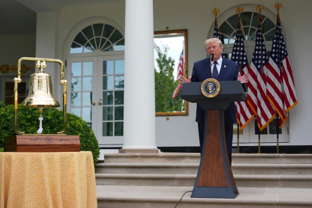 Trump says he’s building a White House helipad for a new, more powerful Marine One