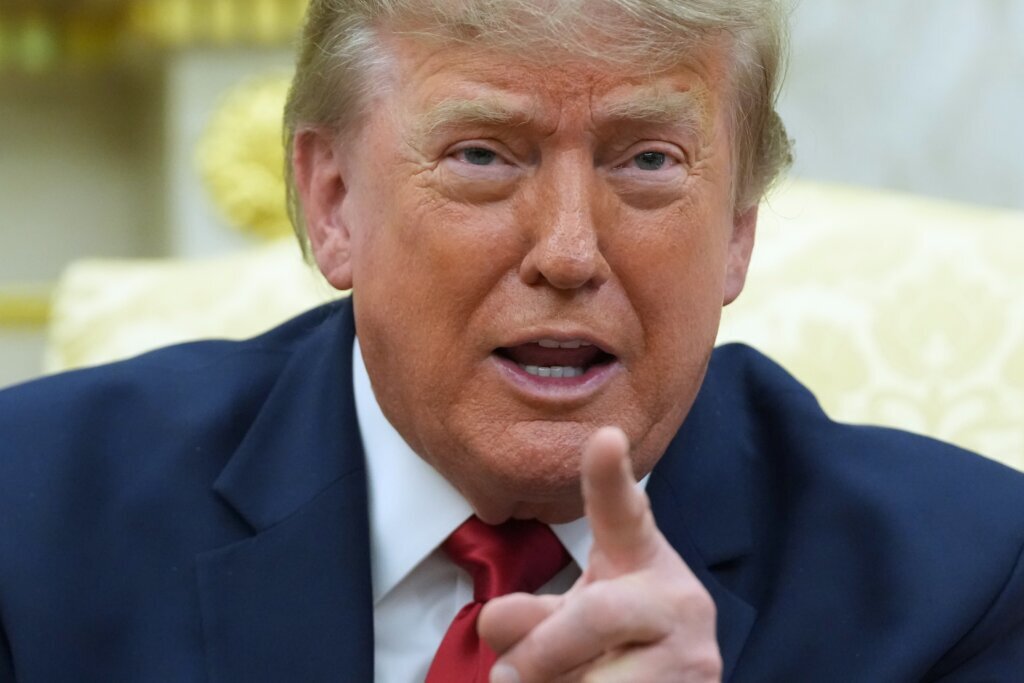 Trump addresses a defense technology gathering as the Iran war has reduced US weapon stocks