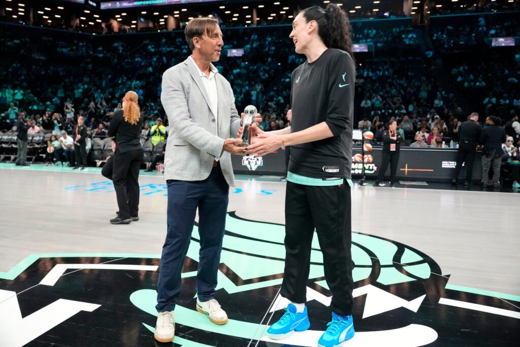 AP honors Breanna Stewart as one of the top women’s college players during the Top 25 poll era