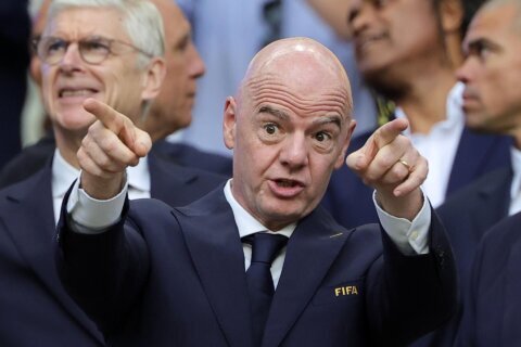 Infantino responde a polémica por llamada con Trump y la tarjeta roja anulada a Balogun