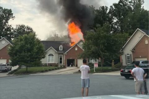 2 firefighters injured in fire at Howard Co. townhouses