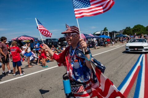 Trump mezcla mensajes partidistas y patrióticos en 250 aniversario de la independencia
