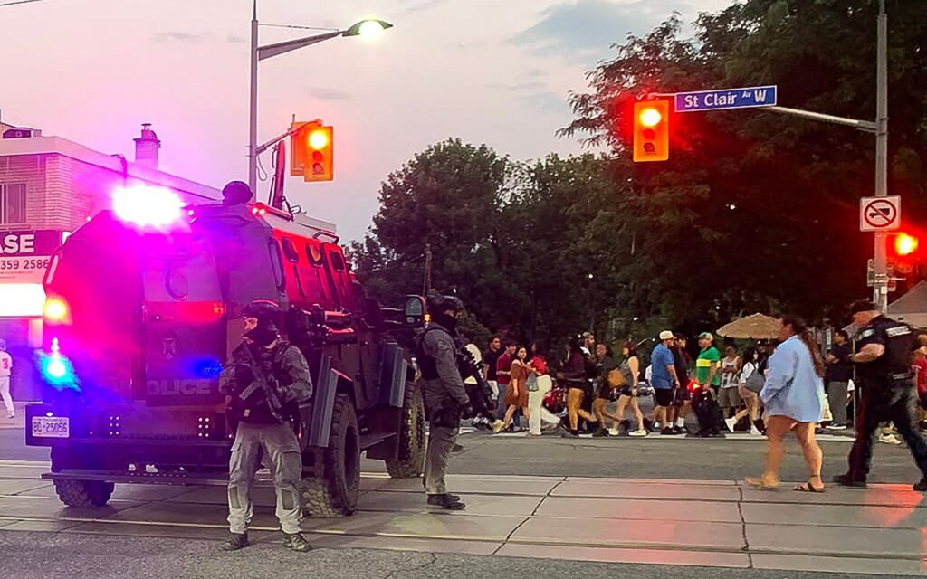 Al menos dos muertos tras tiroteo en Toronto, según la policía