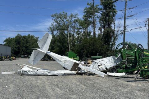 1 person dead after small plane crashes near Fredericksburg