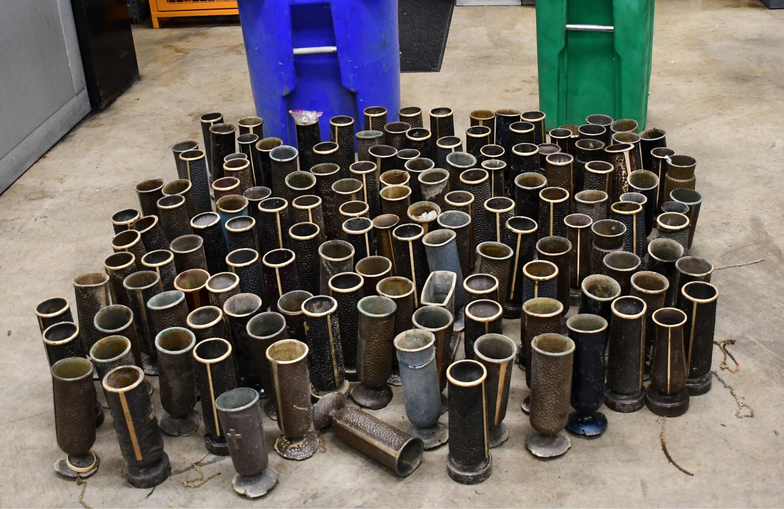 100 vases stolen from Md. cemetery recovered; 2 people arrested – WTOP News