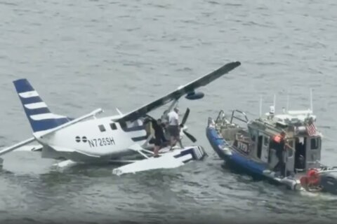 Hidroavión con ocho personas a bordo realiza brusco acuatizaje en Nueva York