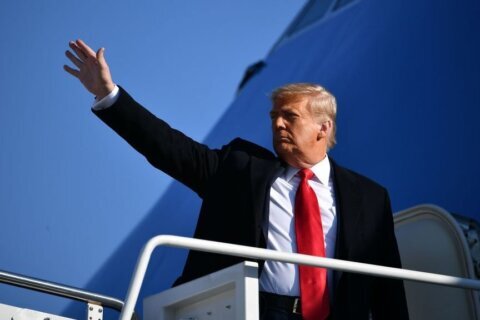 Jet catarí transformado en el Air Force One hace vuelo inaugural con Trump