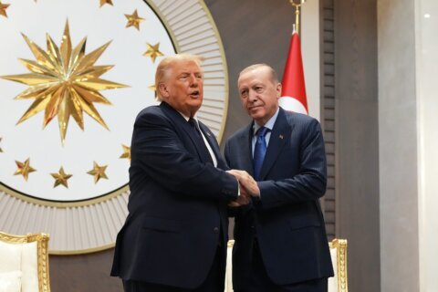 Trump llega a cumbre de la OTAN mientras la alianza anuncia millonarios acuerdos militares