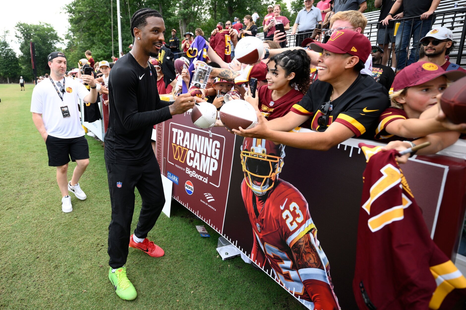 Jayden Daniels signs for fans after practice