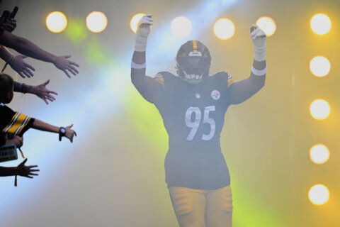 Steelers invest in defensive tackle Keeanu Benton, signing him to 5-year deal